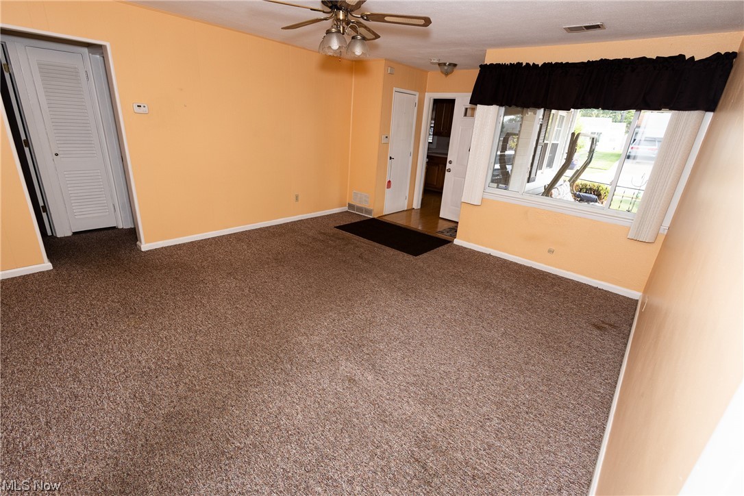682 Weller Road Elyria, OH 44035 - Photo 5 of 27