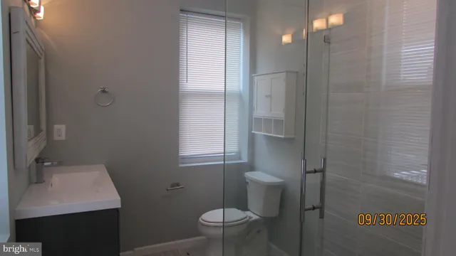 a view of empty room with window