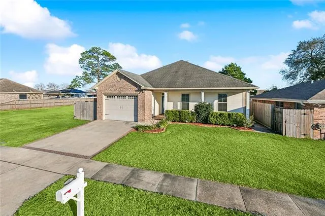 $289,900 | 3217 Lyndell Drive, Chalmette, LA 70043