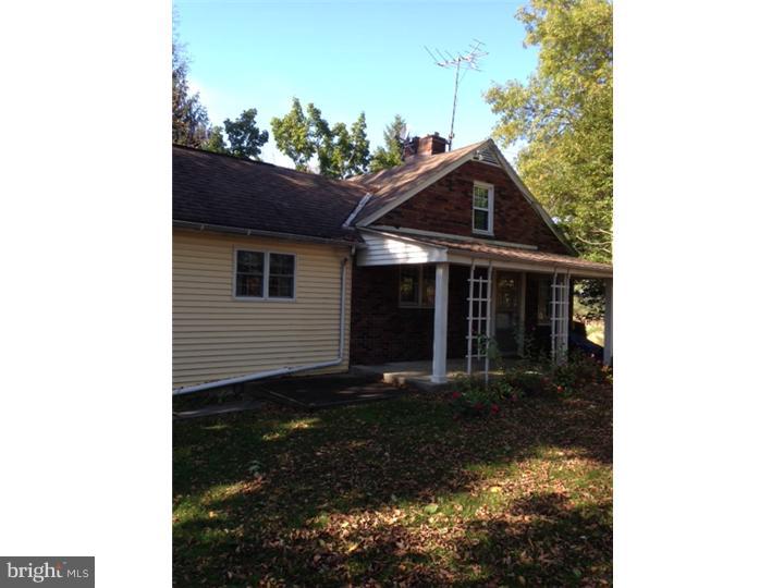 31 Simmons Road Reading, PA 19606 - Photo 2 of 7