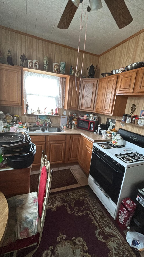 1112 Fulton Street Ottawa, IL 61350 - Photo 5 of 10