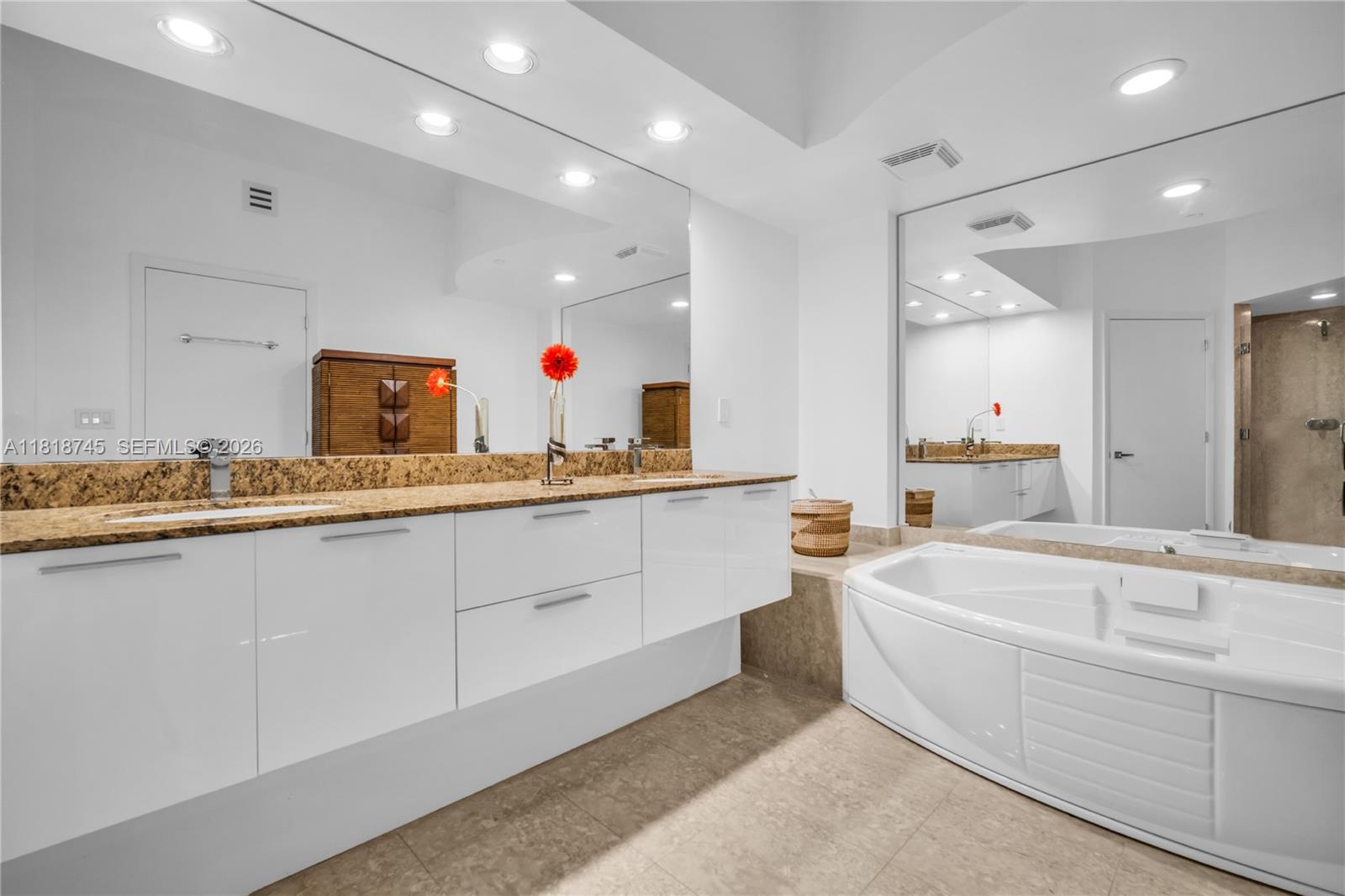 400 Alton Road, Unit 407 Miami Beach, FL 33139 - Photo 19 of 74 Owners Ensuite