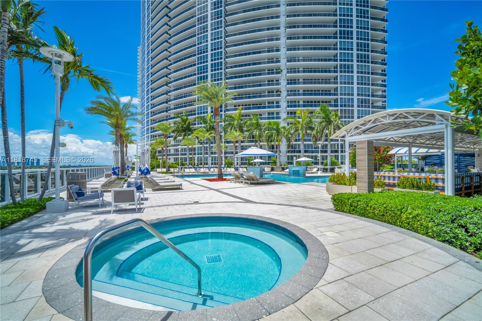 400 Alton Road, Unit 407 Miami Beach, FL 33139 - Photo 53 of 74 Jacuzzi