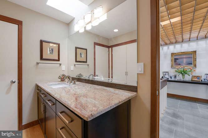 21 Nelson Ridge Road Princeton, NJ 08540 - Photo 14 of 29 Main Floor Full Bathroom