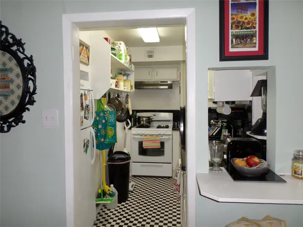 $1,100 | 1715 Banks Street, Unit C, Houston, TX 77098