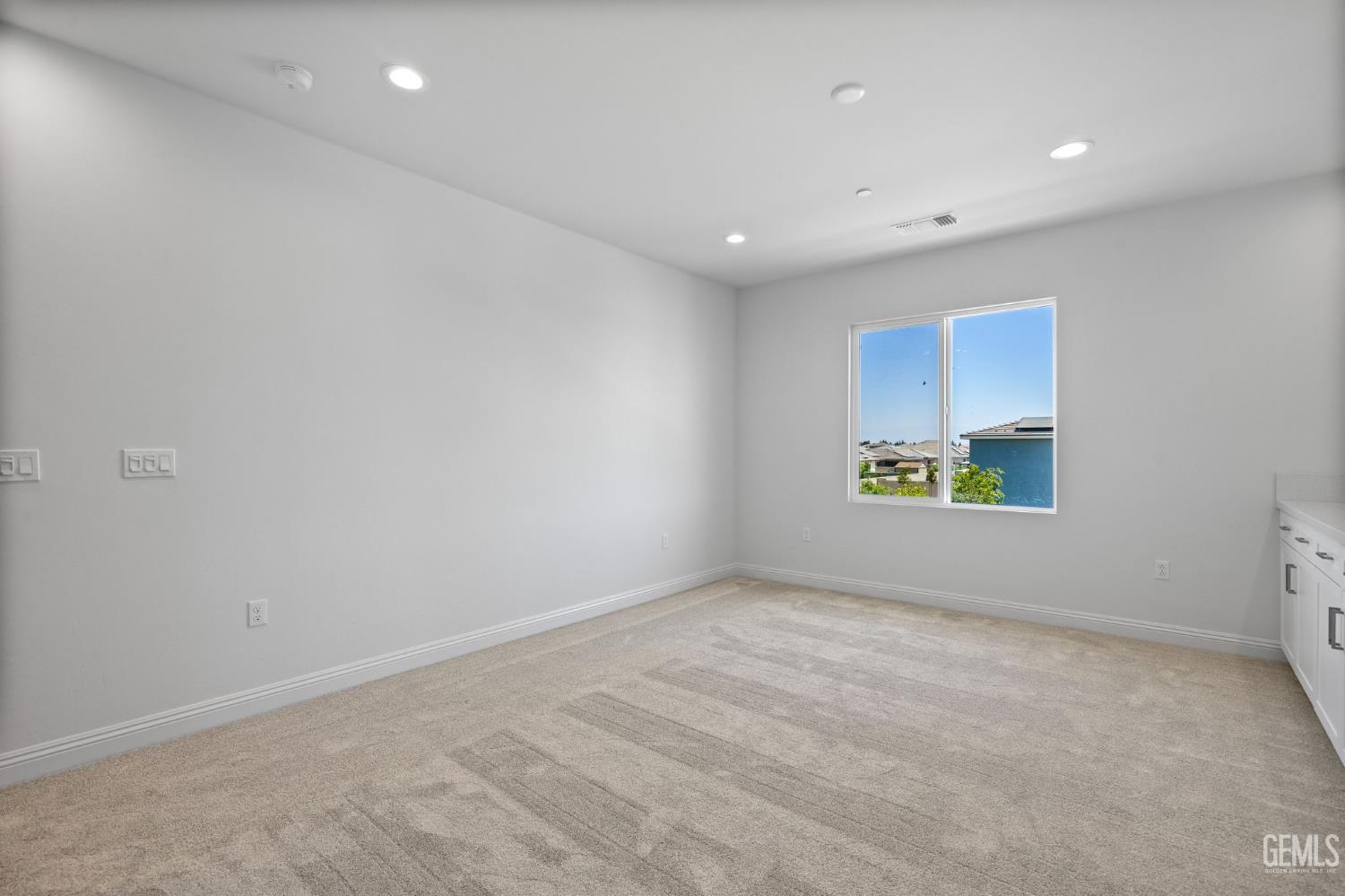 Undisclosed Address Bakersfield, CA 93311 - Photo 43 of 71 a view of an empty room