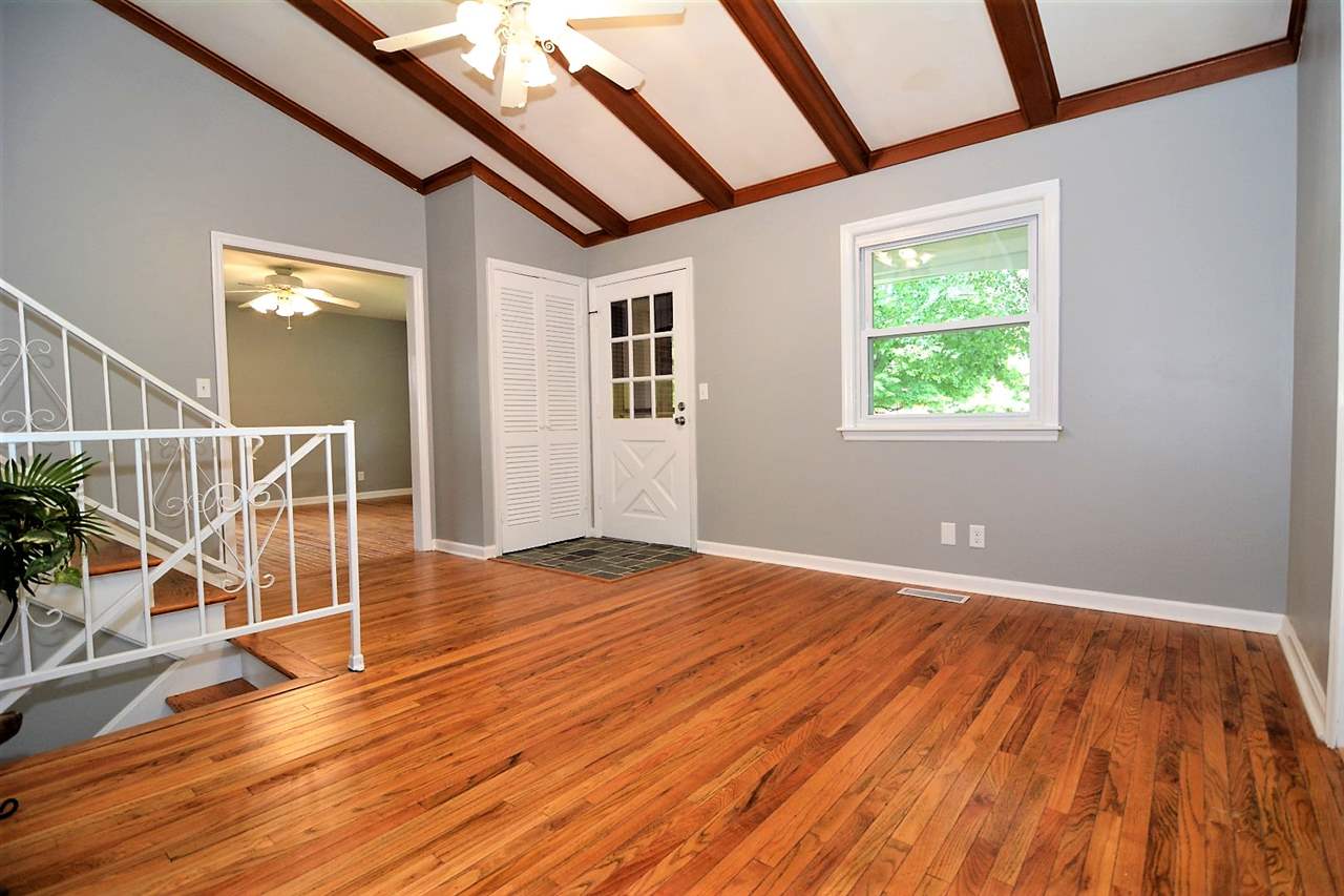 1900 North Meadow Road Evansville, IN 47715 - Photo 3 of 31 Gallery Image 3