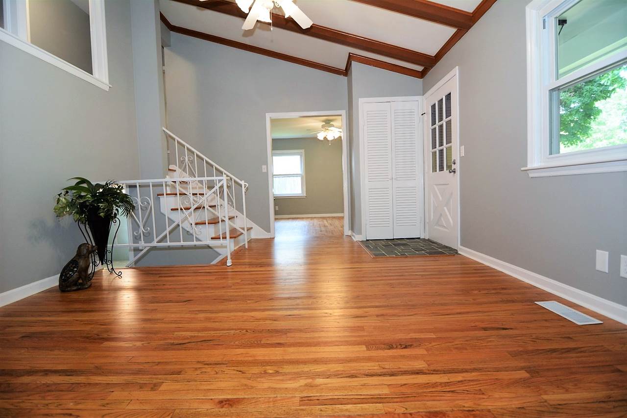 1900 North Meadow Road Evansville, IN 47715 - Photo 5 of 31 Gallery Image 5