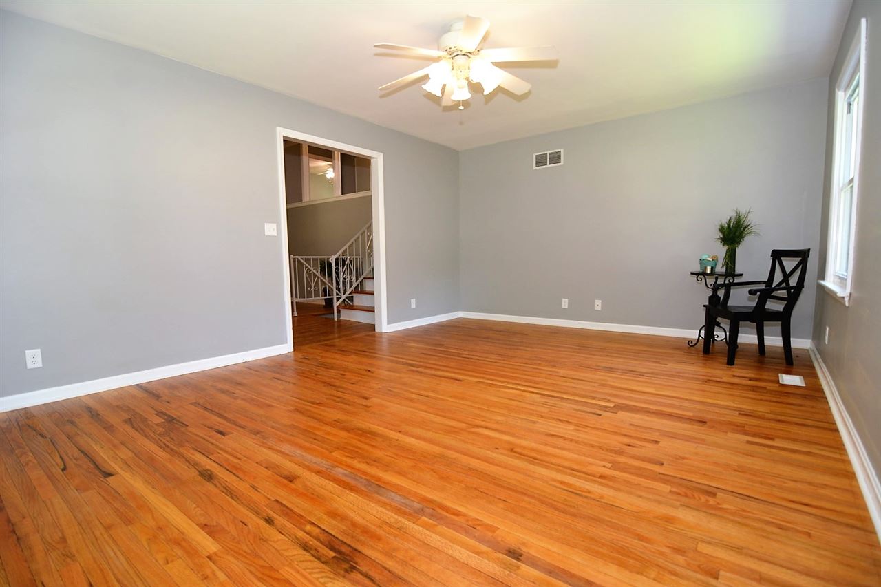 1900 North Meadow Road Evansville, IN 47715 - Photo 7 of 31 Gallery Image 7