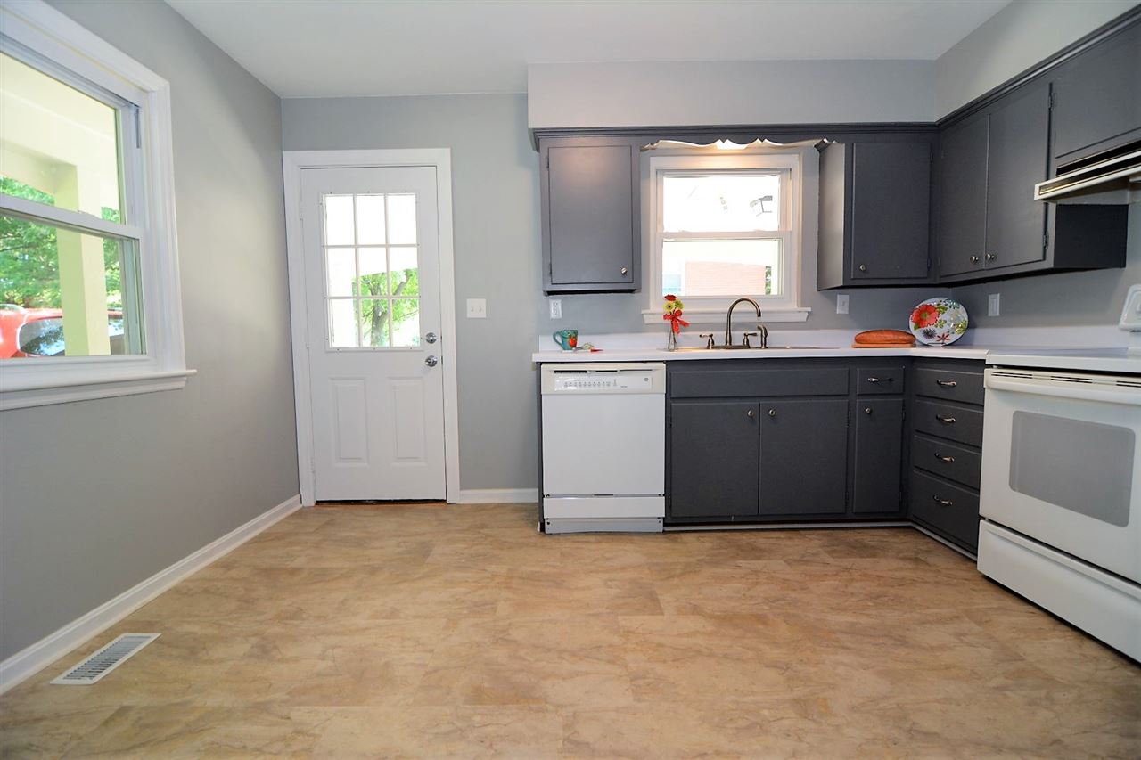 1900 North Meadow Road Evansville, IN 47715 - Photo 10 of 31 Gallery Image 10