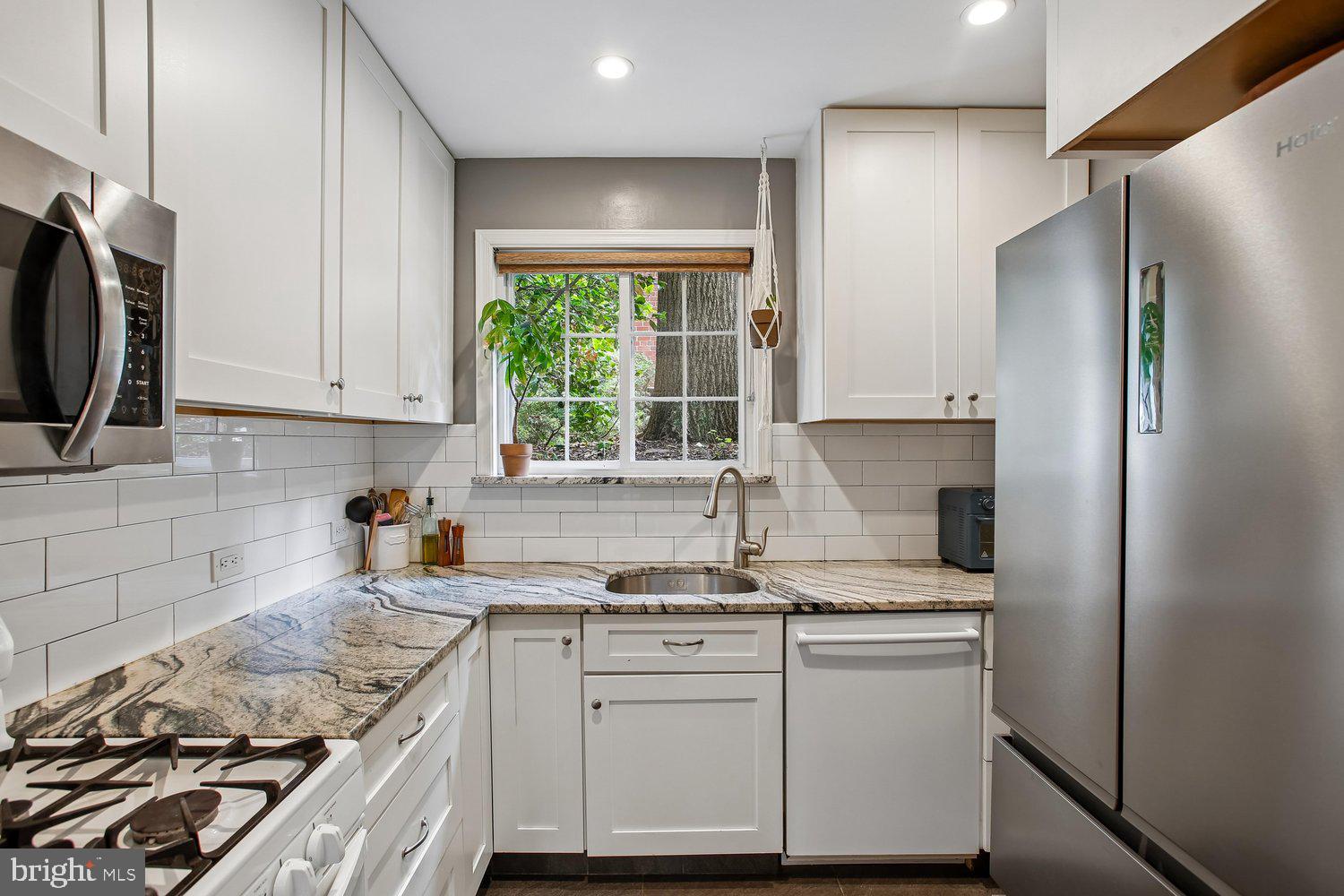 3376 Gunston Road, Unit 3376 Alexandria, VA 22302 - Photo 9 of 49 Kitchen with Brazilian Granite Counters