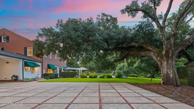 $799,000 | 6302 Old Jeanerette Road, New Iberia, LA 70563