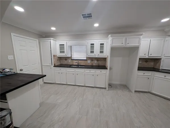 $2,300 | 5201 Hitching Post Lane, Corpus Christi, TX 78415