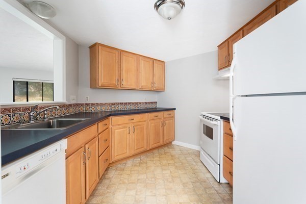 281 Trailside Way, Unit 281 Ashland, MA 01721 - Photo 3 of 30