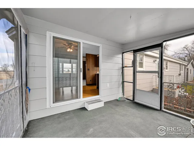a view of empty room with floor to ceiling window