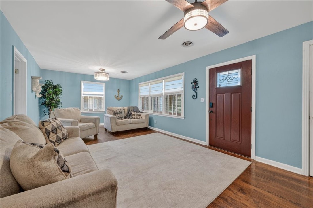 1011 Cherokee Circle Waycross, GA 31501 - Photo 4 of 34