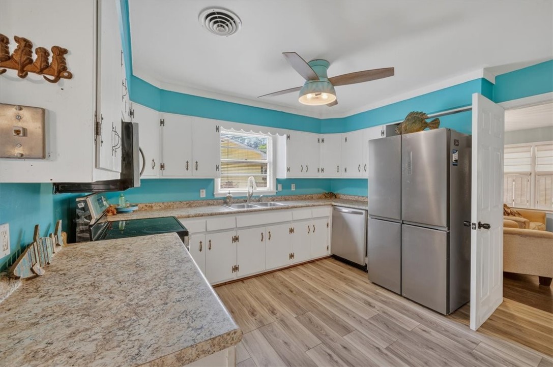 1011 Cherokee Circle Waycross, GA 31501 - Photo 10 of 34