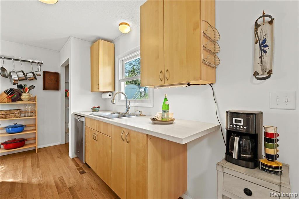 1104 Wendy Road Ann Arbor, MI 48103 - Photo 11 of 33 Gallery Image 11