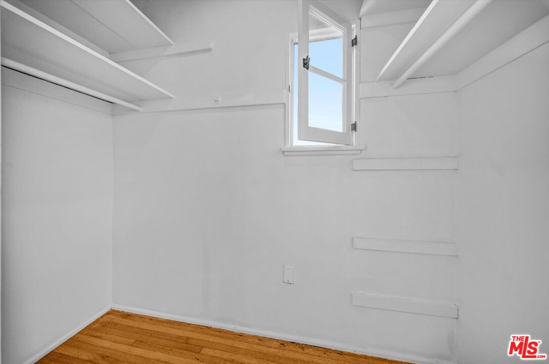 207 South Reeves Drive Beverly Hills, CA 90212 - Photo 15 of 27