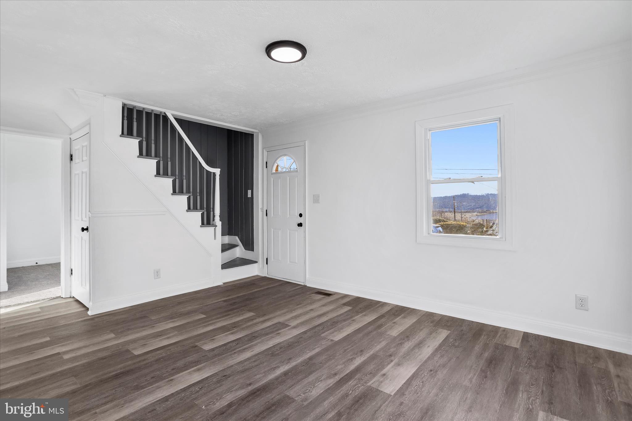 365 West 9th Street Front Royal, VA 22630 - Photo 4 of 32