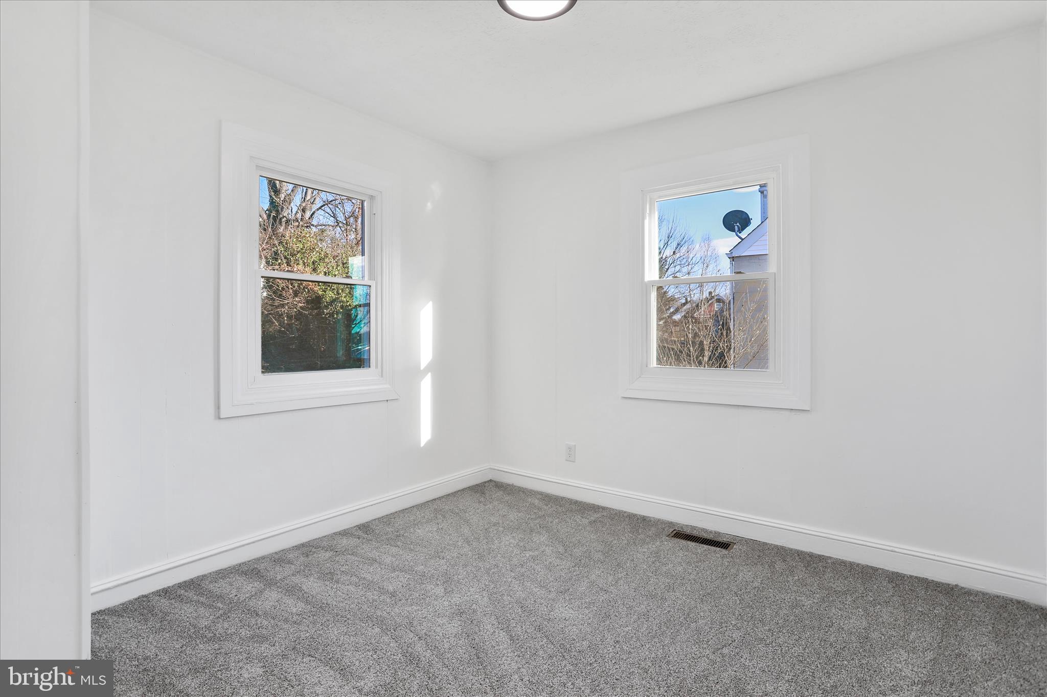 365 West 9th Street Front Royal, VA 22630 - Photo 10 of 32