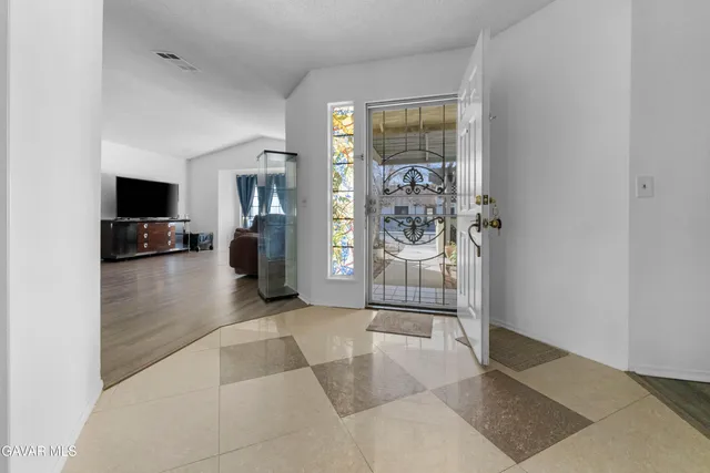 $460,000 | 37720 Smoke Tree Street, Palmdale, CA 93552