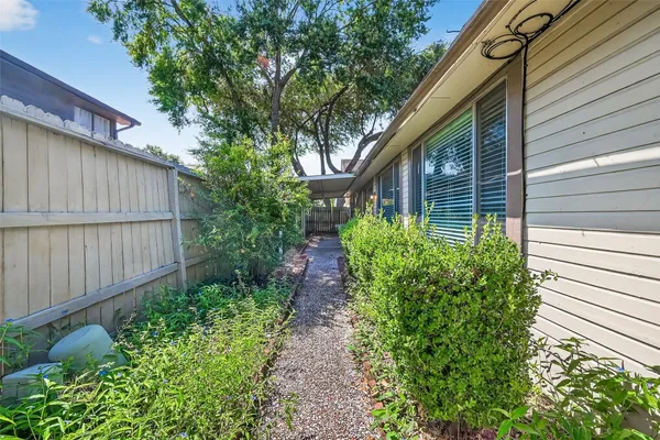 $2,750 | 1535 Beaconshire, Houston, TX 77077