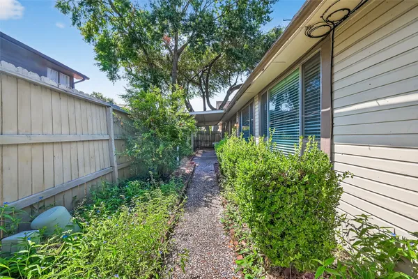 $2,750 | 1535 Beaconshire, Houston, TX 77077