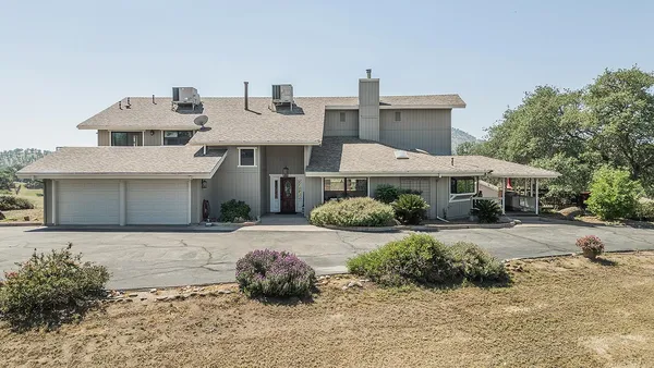 $899,000 | 14049 Oak View Drive, Prather, CA 93651