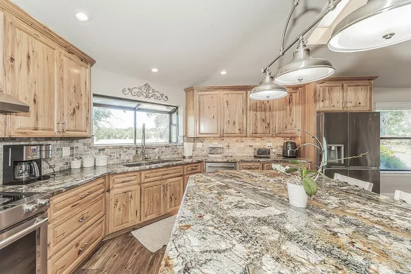 $899,000 | 14049 Oak View Drive, Prather, CA 93651