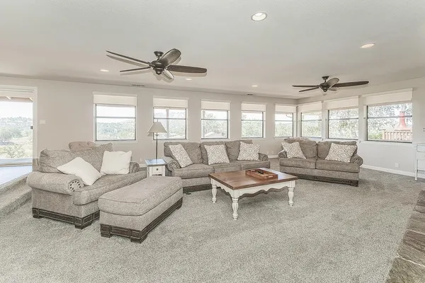 $899,000 | 14049 Oak View Drive, Prather, CA 93651