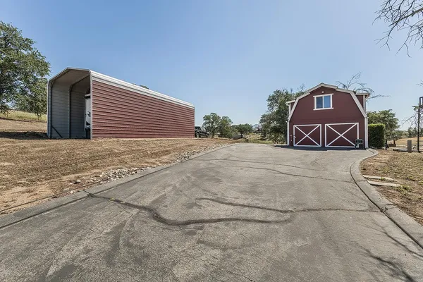 $899,000 | 14049 Oak View Drive, Prather, CA 93651