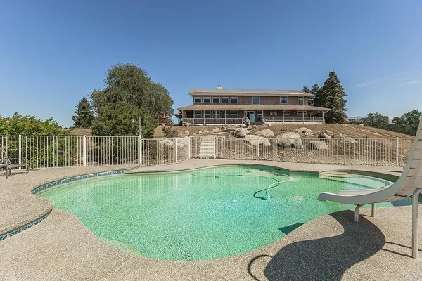 $899,000 | 14049 Oak View Drive, Prather, CA 93651