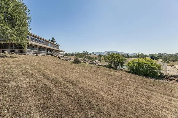$899,000 | 14049 Oak View Drive, Prather, CA 93651