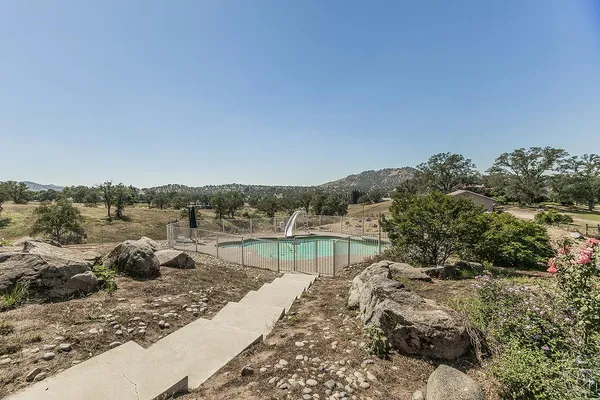 $899,000 | 14049 Oak View Drive, Prather, CA 93651