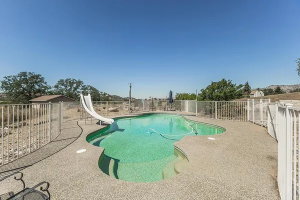 $899,000 | 14049 Oak View Drive, Prather, CA 93651