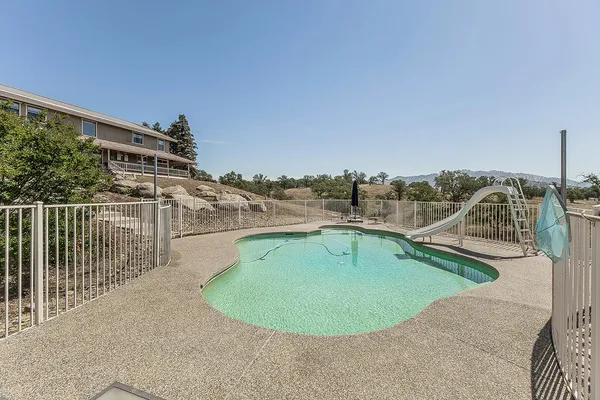 $899,000 | 14049 Oak View Drive, Prather, CA 93651