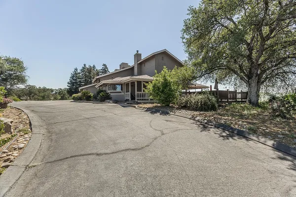 $899,000 | 14049 Oak View Drive, Prather, CA 93651