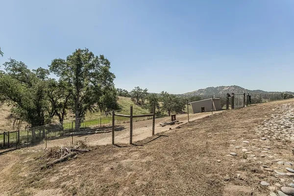 $899,000 | 14049 Oak View Drive, Prather, CA 93651