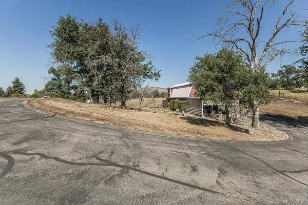 $899,000 | 14049 Oak View Drive, Prather, CA 93651