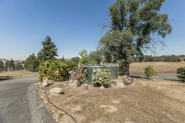 $899,000 | 14049 Oak View Drive, Prather, CA 93651