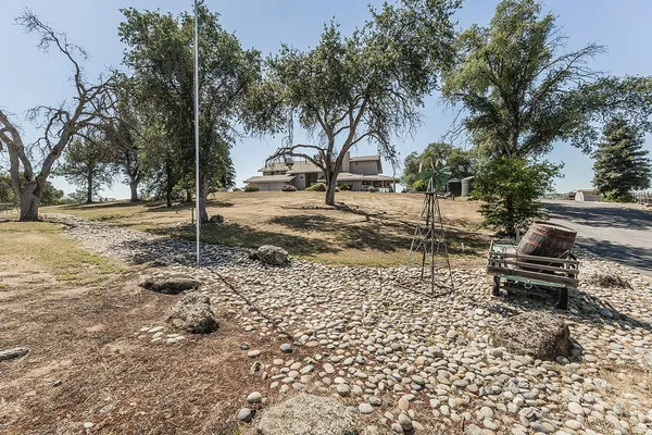 $899,000 | 14049 Oak View Drive, Prather, CA 93651