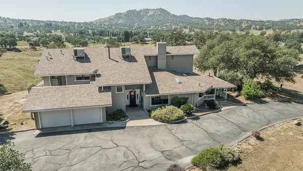 $899,000 | 14049 Oak View Drive, Prather, CA 93651