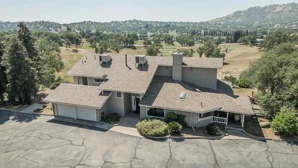 $899,000 | 14049 Oak View Drive, Prather, CA 93651