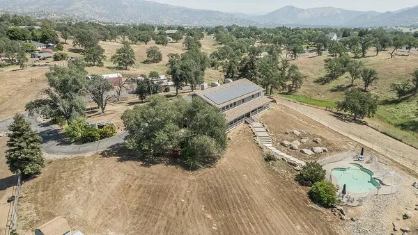 $899,000 | 14049 Oak View Drive, Prather, CA 93651