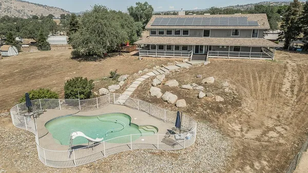 $899,000 | 14049 Oak View Drive, Prather, CA 93651