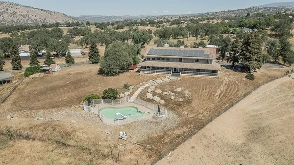 $899,000 | 14049 Oak View Drive, Prather, CA 93651