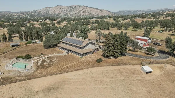 $899,000 | 14049 Oak View Drive, Prather, CA 93651