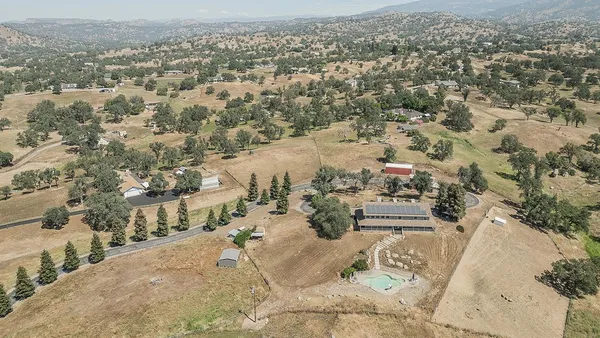 $899,000 | 14049 Oak View Drive, Prather, CA 93651