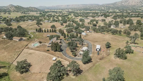 $899,000 | 14049 Oak View Drive, Prather, CA 93651